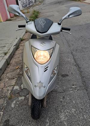 SUZUKI BURGMAN i 